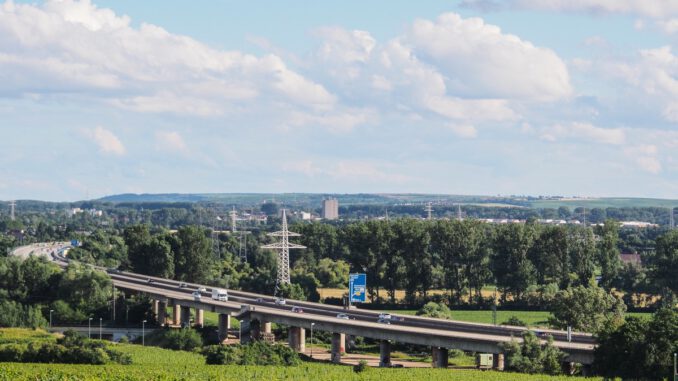 A671 bei Hochheim: Ein Tag Vollsperrung wegen Arbeiten an der Mainbrücke geplant