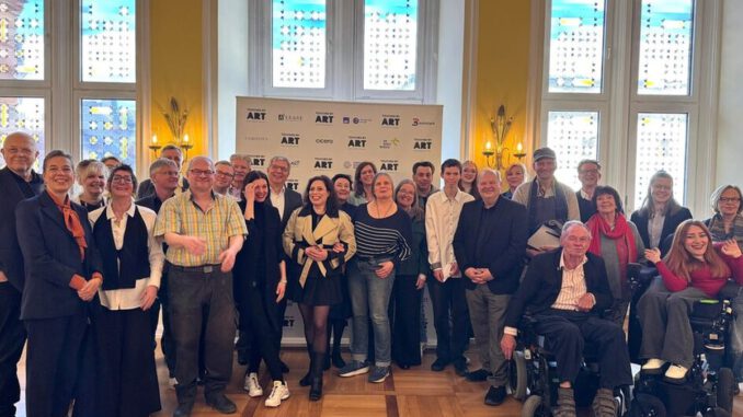 Inklusive Kunstinitiative in Wiesbaden startet mit Tandemprojekten und Auktion