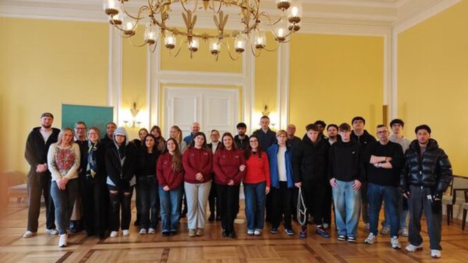 Jugendliche aus Deutschland, Slowenien und Portugal präsentieren Medienprojekte im Wiesbadener Rathaus Jugendliche aus Deutschland, Slowenien und Portugal präsentieren Medienprojekte im Wiesbadener Rathaus