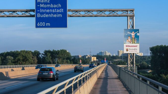 Landrat und Oberbürgermeister fordern schnelle Teilöffnung der Abfahrt Mainz Mombach an der A643 Landrat und Oberbürgermeister fordern schnelle Teilöffnung der Abfahrt Mainz Mombach an der A643