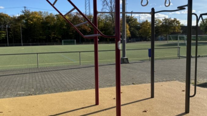 Mehr Bewegungsangebote in Amöneburg: Calisthenics Station und Basketballkorb eröffnet