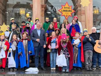 Sternsinger überbringen Segen im Rathaus und machen auf Kinderarbeit aufmerksam
