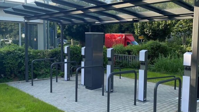 Überdachte Fahrradstation stärkt Umsteigemöglichkeiten am Elsässer Platz Überdachte Fahrradstation stärkt Umsteigemöglichkeiten am Elsässer Platz